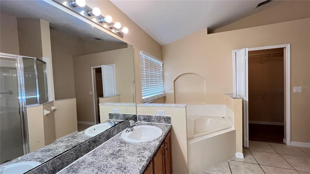 Active With Contract: $2,200 (4 beds, 3 baths, 1842 Square Feet)