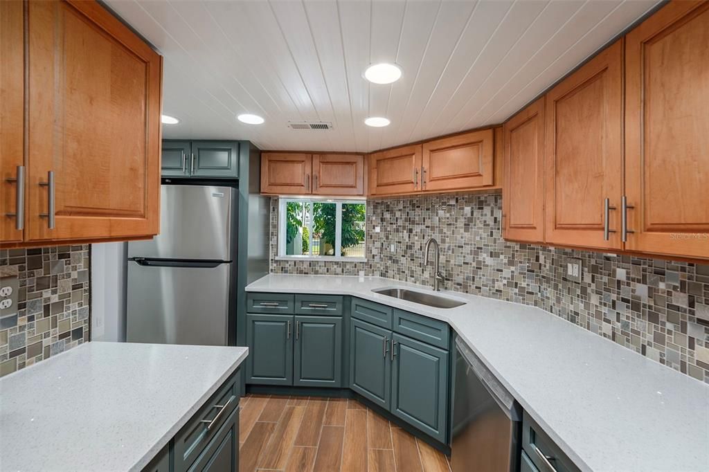 For Sale: $315,000 (2 beds, 2 baths, 1300 Square Feet)