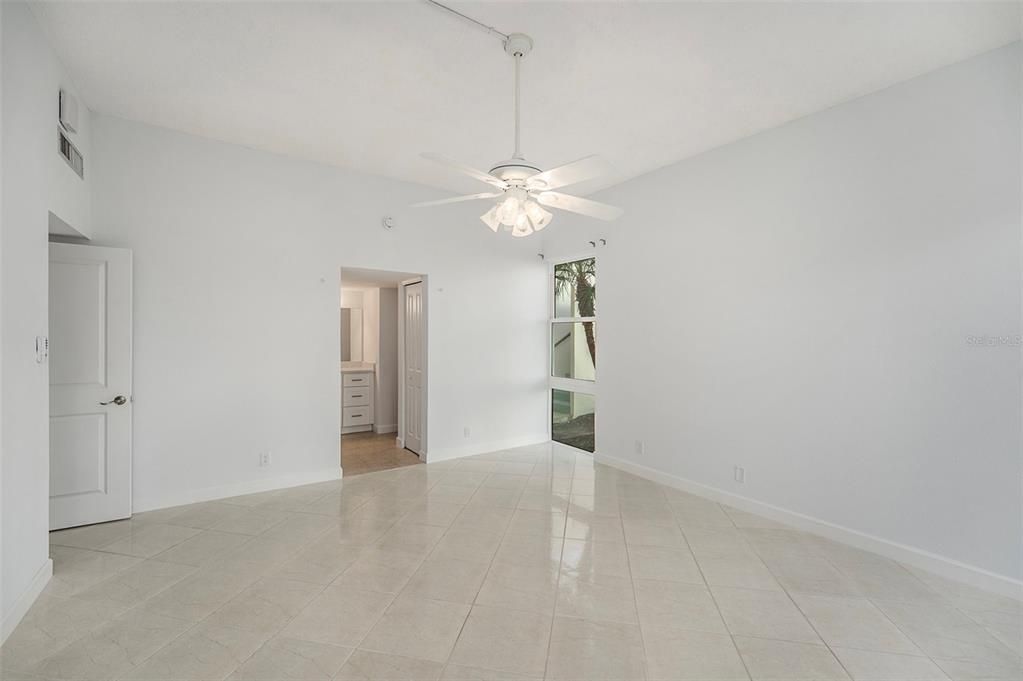 For Sale: $315,000 (2 beds, 2 baths, 1300 Square Feet)