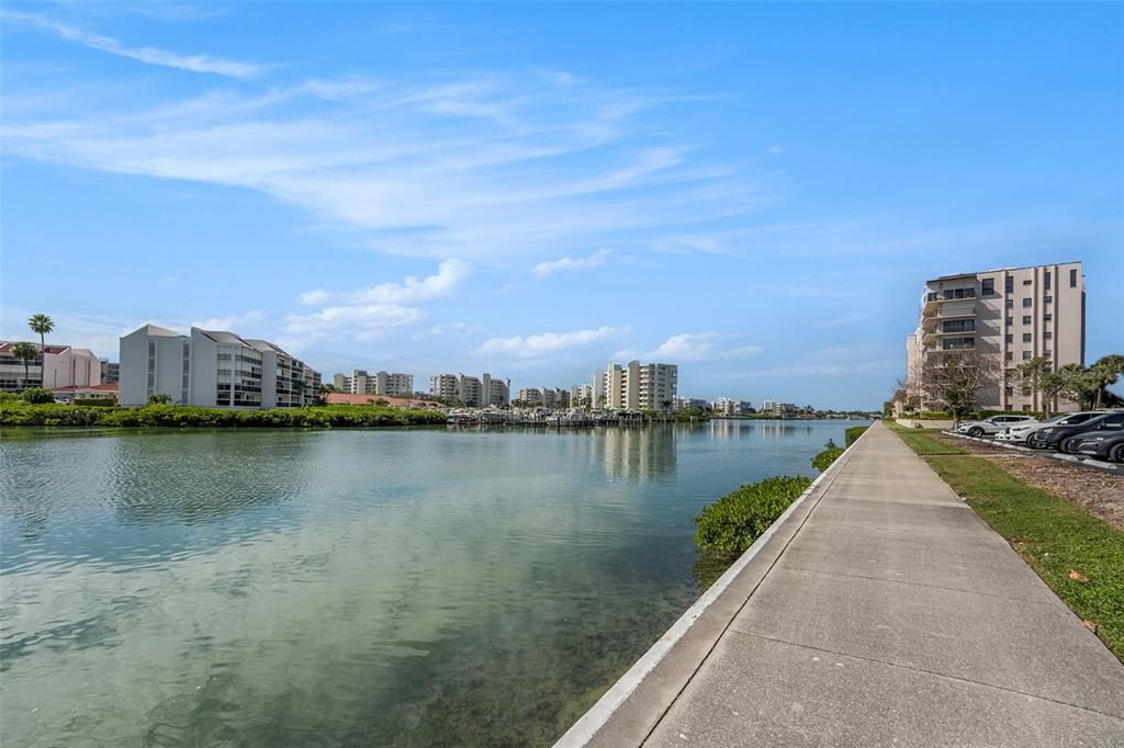 For Sale: $315,000 (2 beds, 2 baths, 1300 Square Feet)