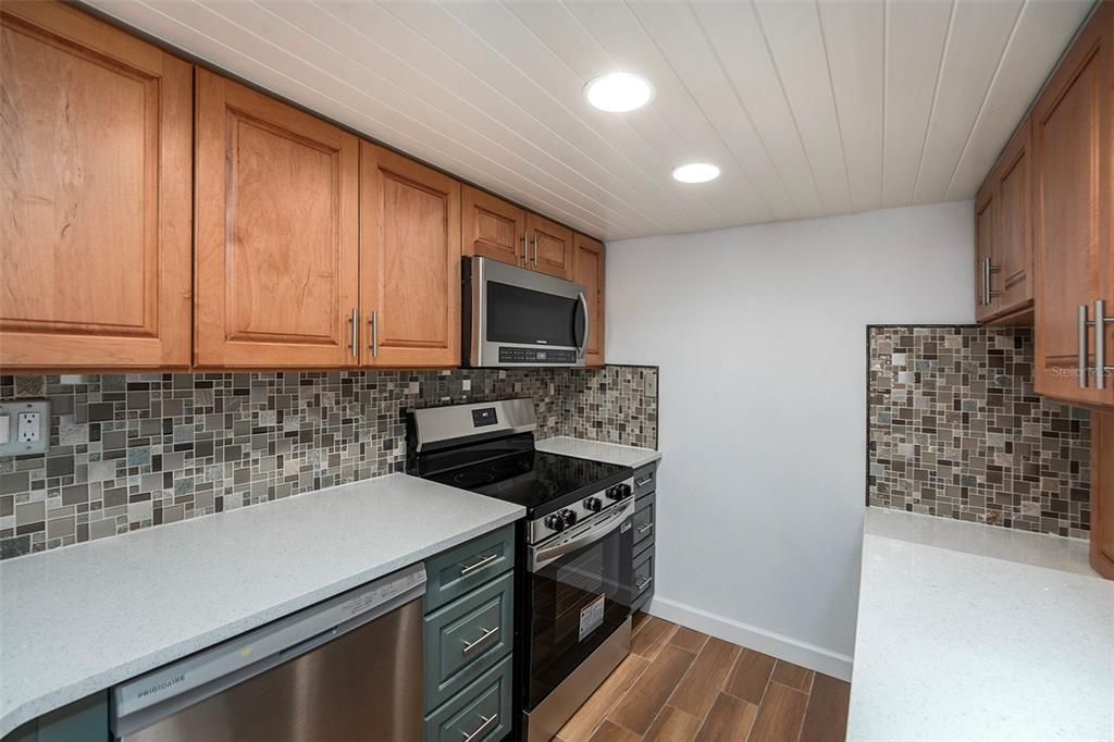 For Sale: $315,000 (2 beds, 2 baths, 1300 Square Feet)