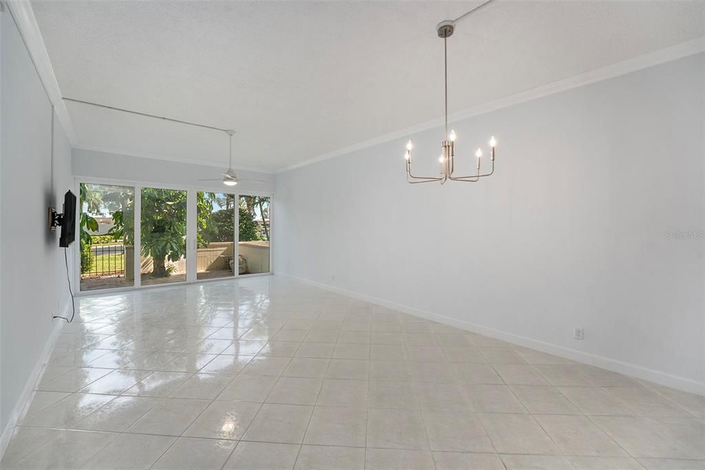 For Sale: $315,000 (2 beds, 2 baths, 1300 Square Feet)