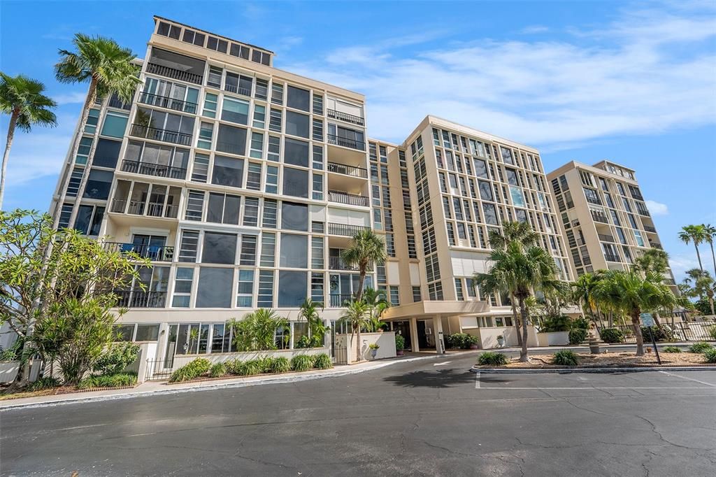 For Sale: $315,000 (2 beds, 2 baths, 1300 Square Feet)