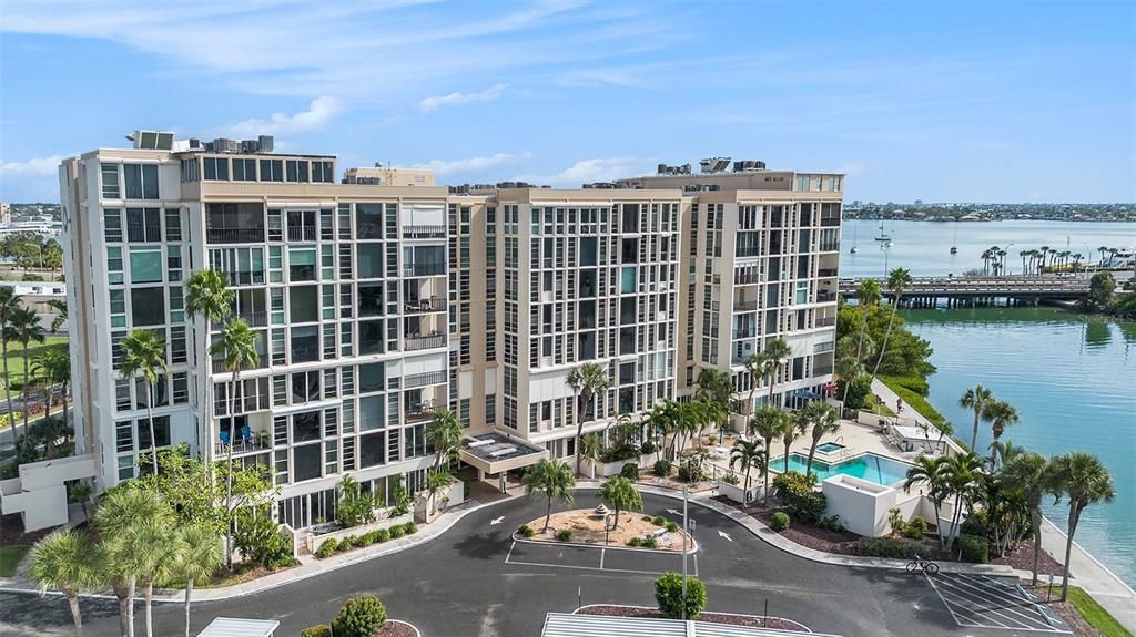 For Sale: $315,000 (2 beds, 2 baths, 1300 Square Feet)