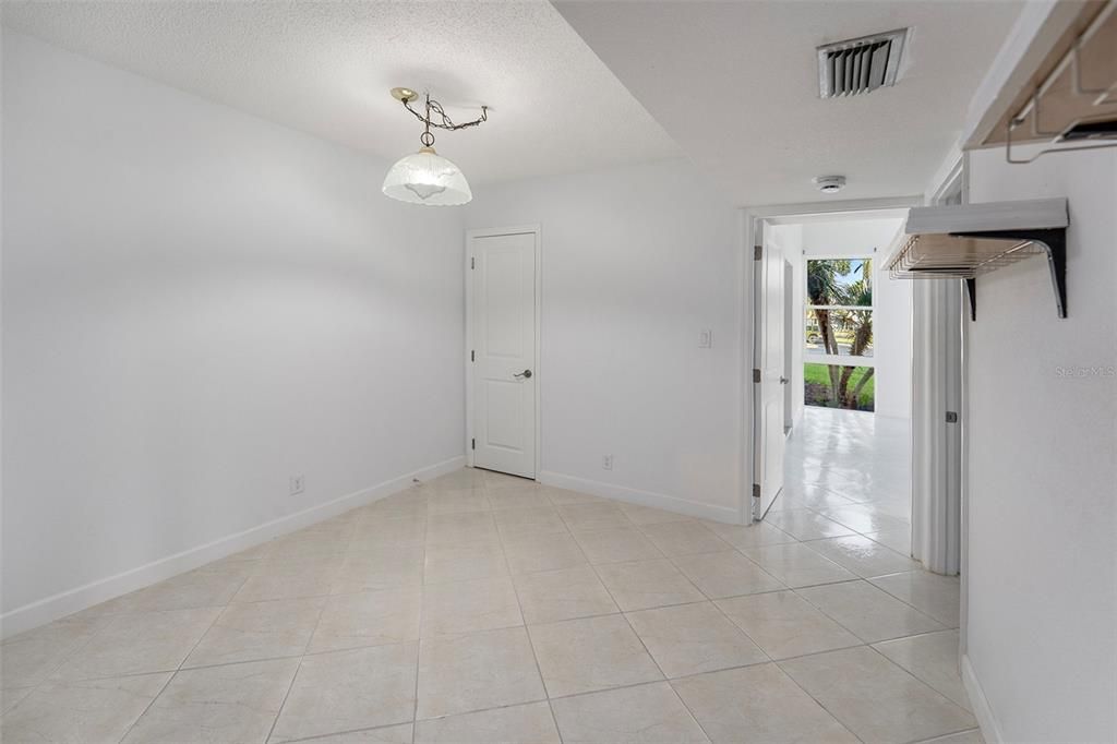 For Sale: $315,000 (2 beds, 2 baths, 1300 Square Feet)