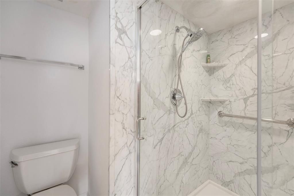 For Sale: $315,000 (2 beds, 2 baths, 1300 Square Feet)