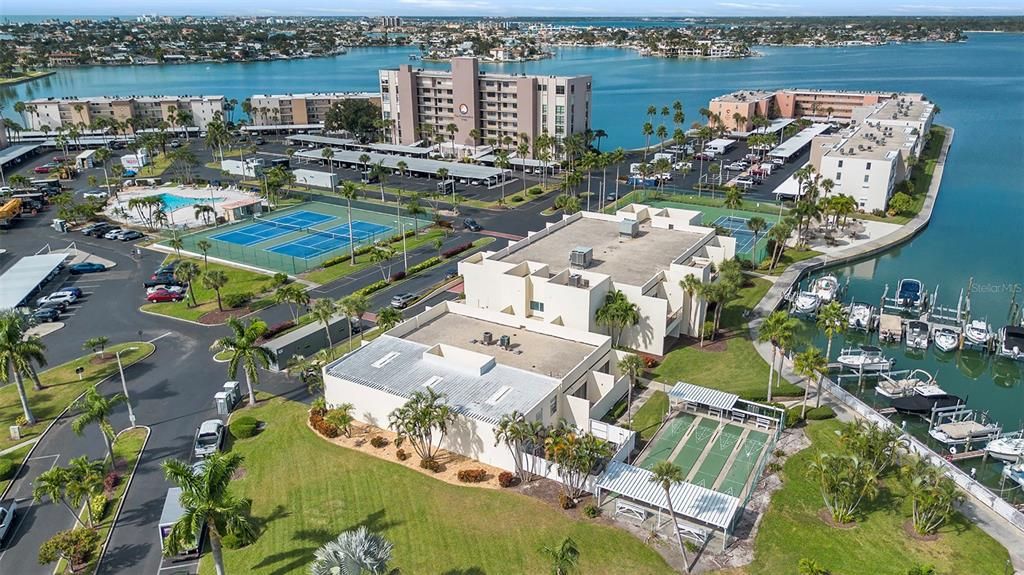 For Sale: $315,000 (2 beds, 2 baths, 1300 Square Feet)