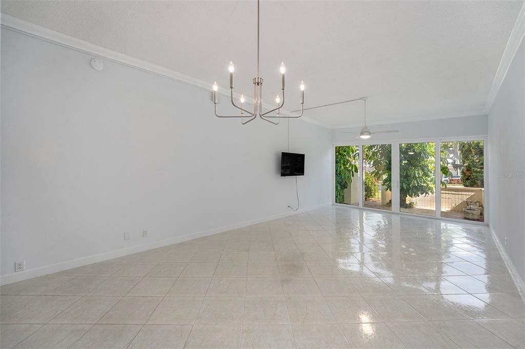 For Sale: $315,000 (2 beds, 2 baths, 1300 Square Feet)