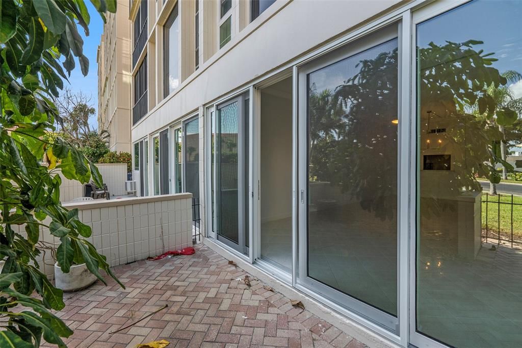 For Sale: $315,000 (2 beds, 2 baths, 1300 Square Feet)