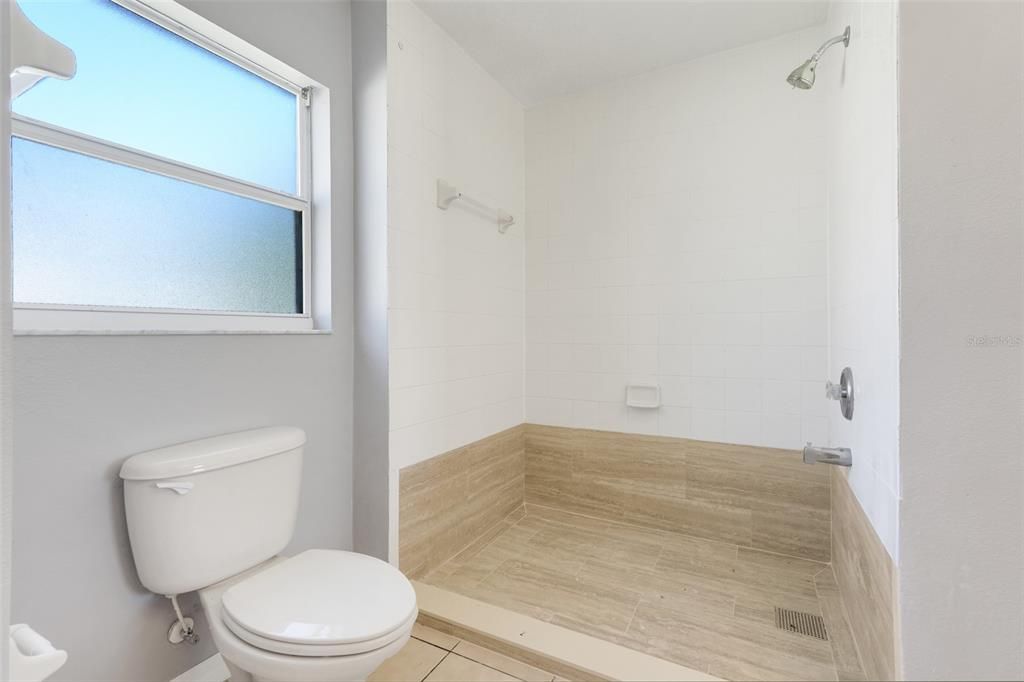 出租: $1,800 (3 贝兹, 2 浴室, 1558 平方英尺)