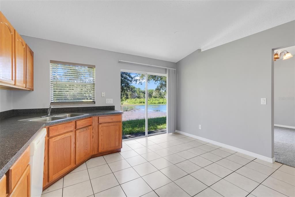 出租: $1,800 (3 贝兹, 2 浴室, 1558 平方英尺)