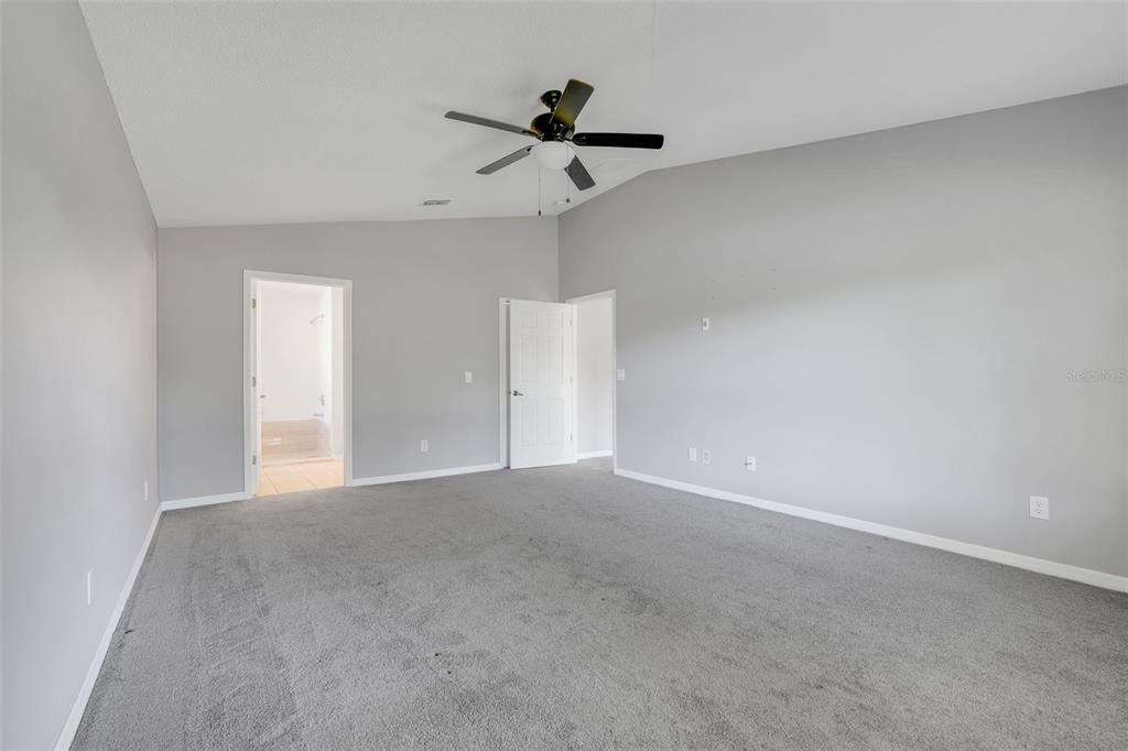 出租: $1,800 (3 贝兹, 2 浴室, 1558 平方英尺)