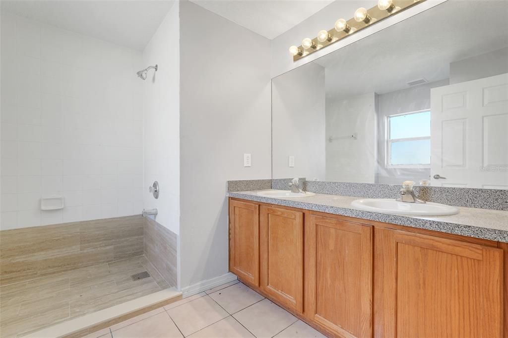 出租: $1,800 (3 贝兹, 2 浴室, 1558 平方英尺)