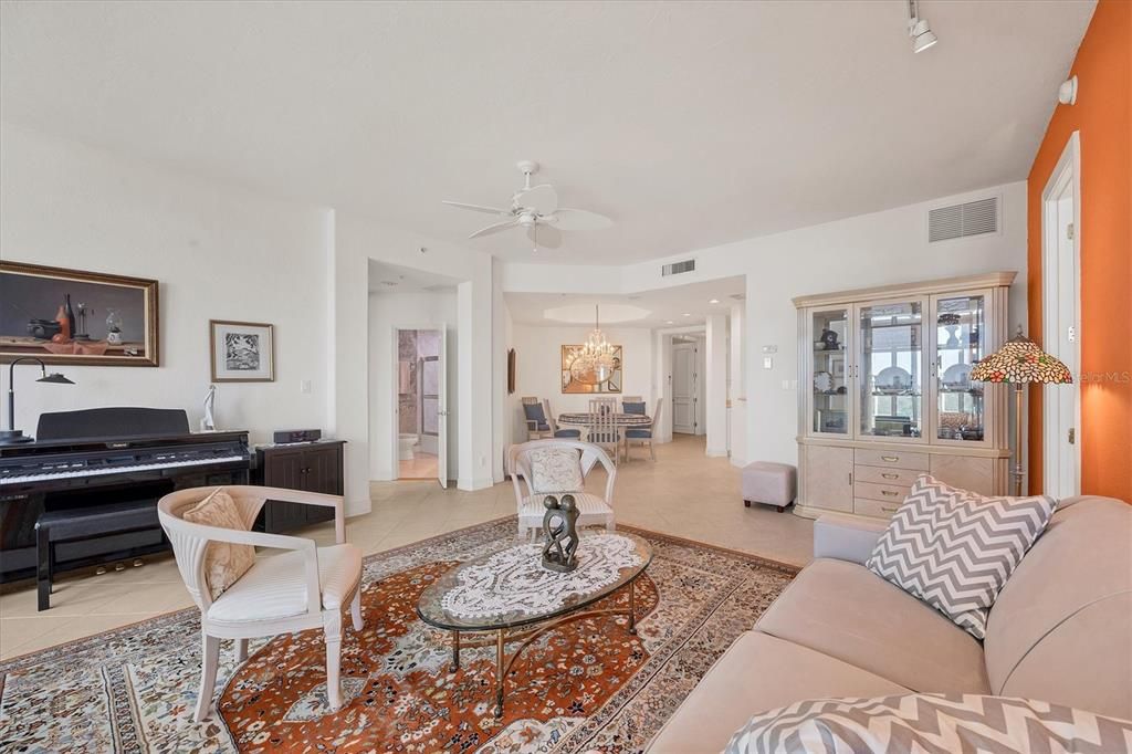 For Sale: $1,525,000 (2 beds, 2 baths, 1836 Square Feet)