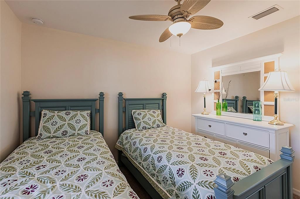 На продажу: $279,900 (3 спален, 2 ванн, 1408 Квадратных фут)