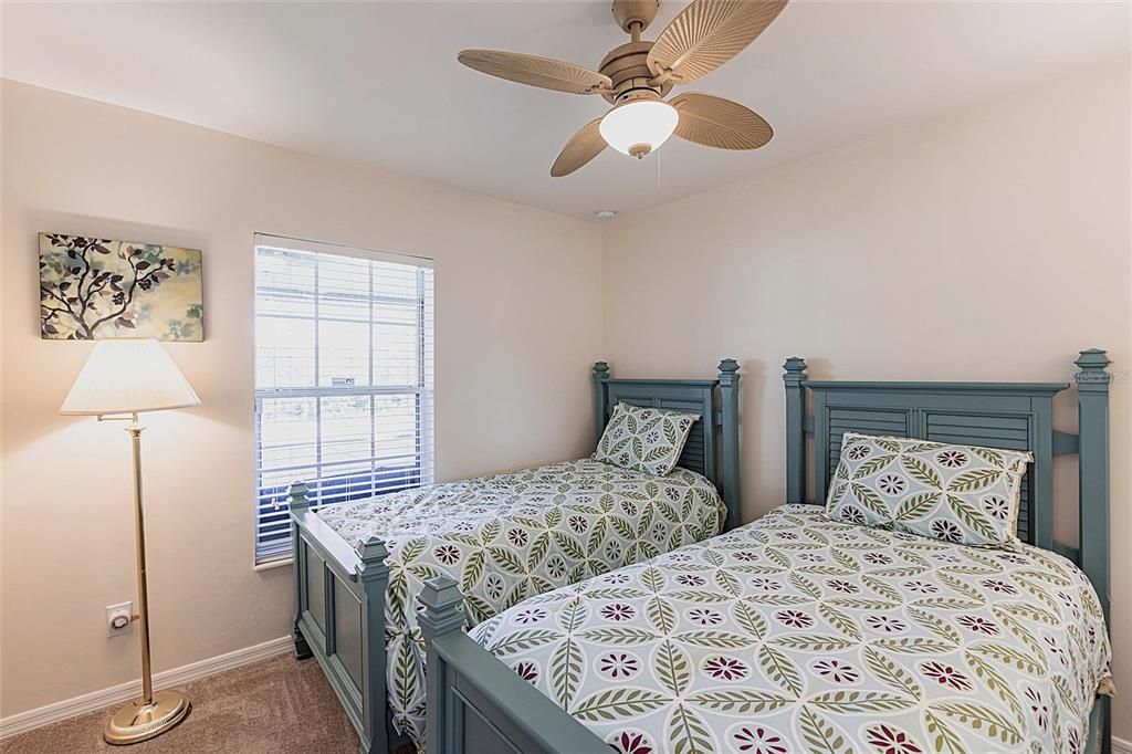 На продажу: $279,900 (3 спален, 2 ванн, 1408 Квадратных фут)