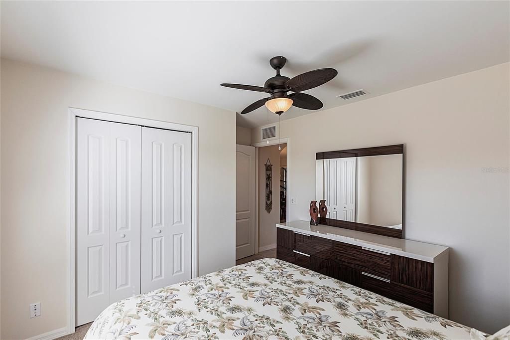 На продажу: $279,900 (3 спален, 2 ванн, 1408 Квадратных фут)