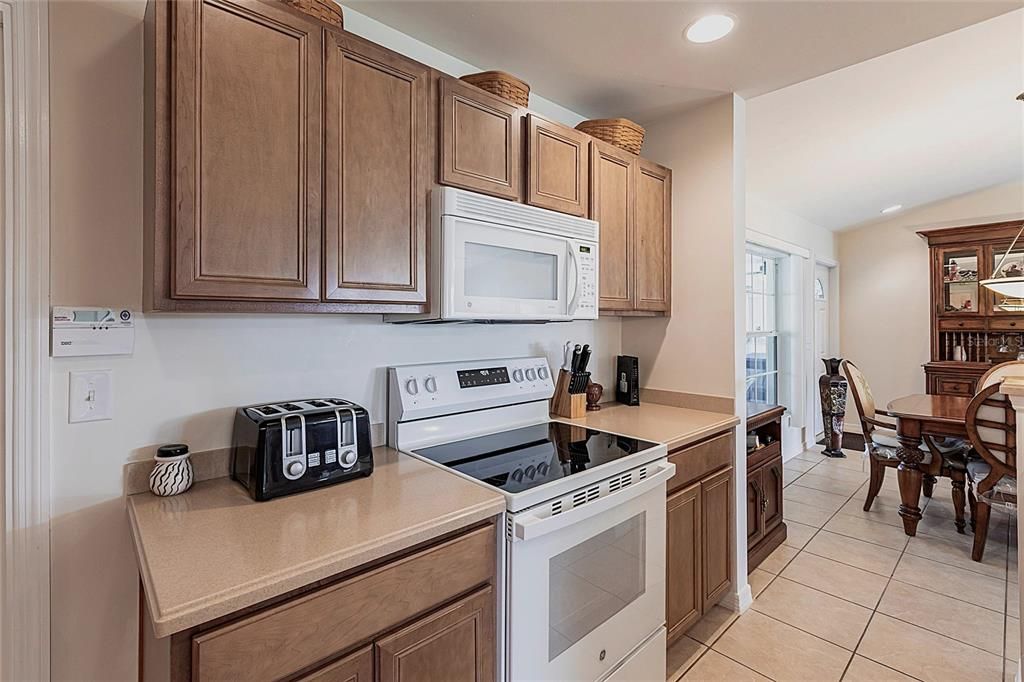 На продажу: $279,900 (3 спален, 2 ванн, 1408 Квадратных фут)