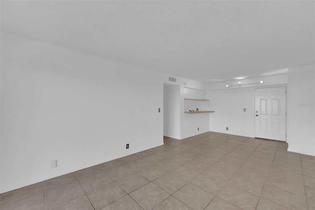 待售: $284,900 (2 贝兹, 2 浴室, 835 平方英尺)