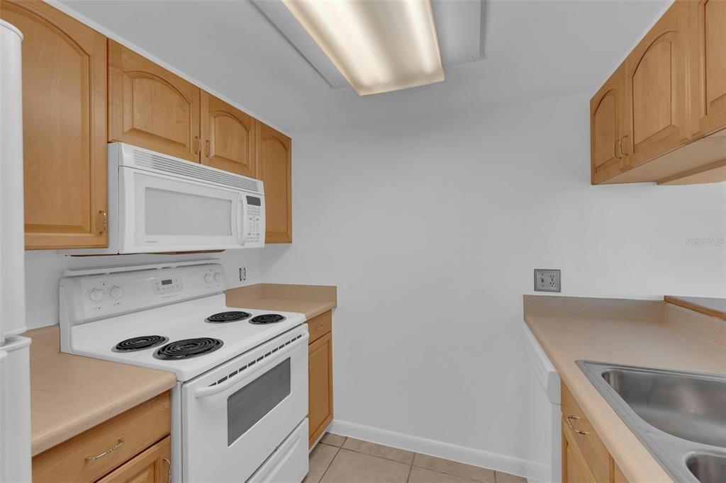 待售: $284,900 (2 贝兹, 2 浴室, 835 平方英尺)