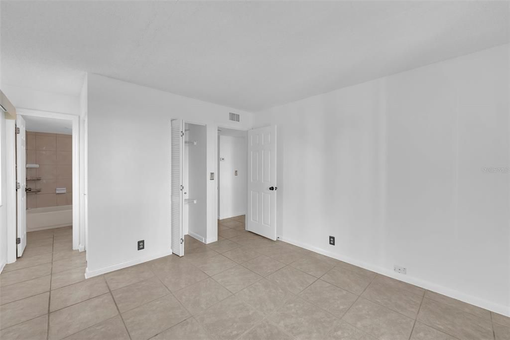 待售: $284,900 (2 贝兹, 2 浴室, 835 平方英尺)