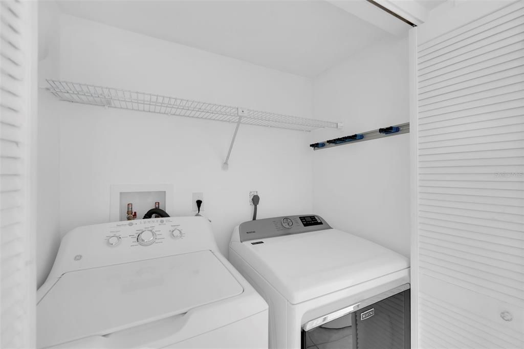 待售: $284,900 (2 贝兹, 2 浴室, 835 平方英尺)