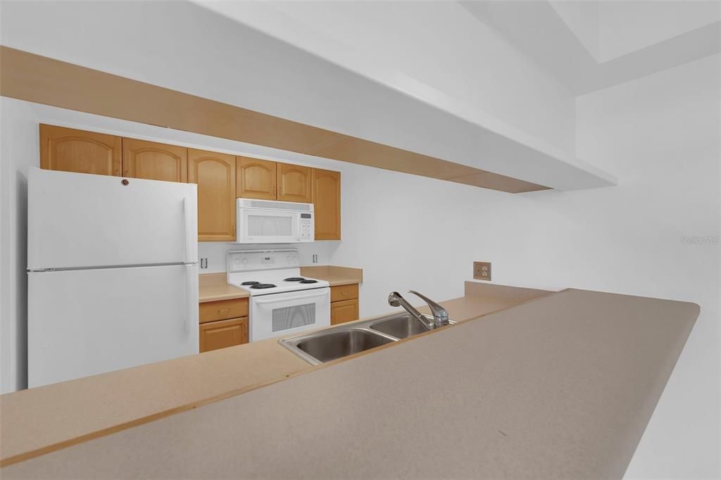 待售: $284,900 (2 贝兹, 2 浴室, 835 平方英尺)