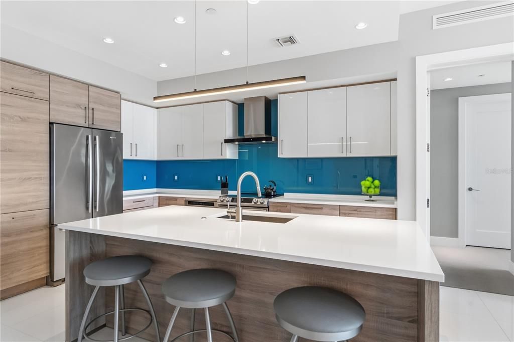 待售: $1,300,000 (2 贝兹, 2 浴室, 1575 平方英尺)