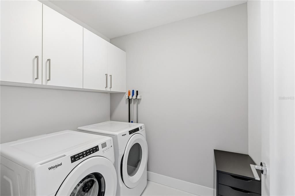 待售: $1,300,000 (2 贝兹, 2 浴室, 1575 平方英尺)