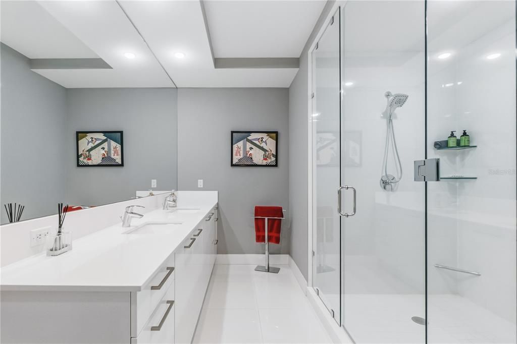 待售: $1,300,000 (2 贝兹, 2 浴室, 1575 平方英尺)