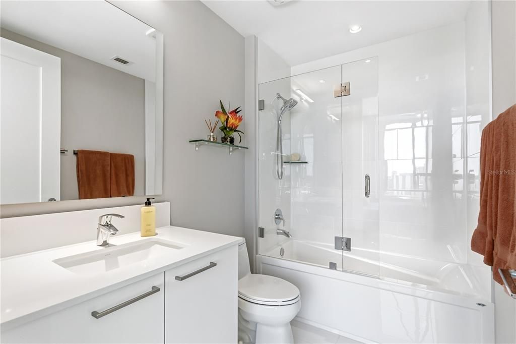 待售: $1,300,000 (2 贝兹, 2 浴室, 1575 平方英尺)