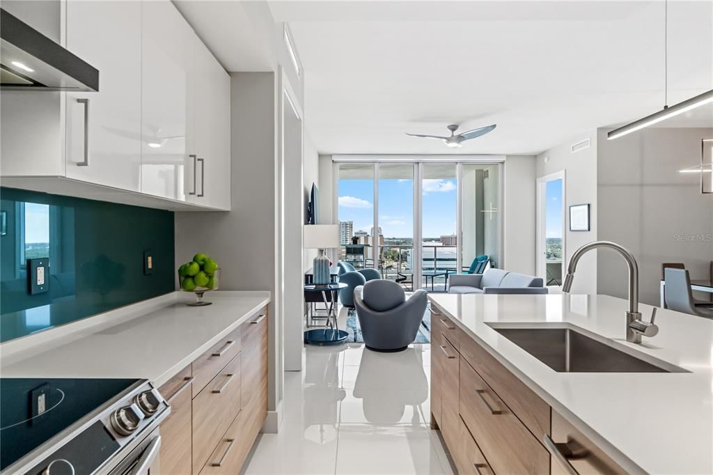 待售: $1,300,000 (2 贝兹, 2 浴室, 1575 平方英尺)