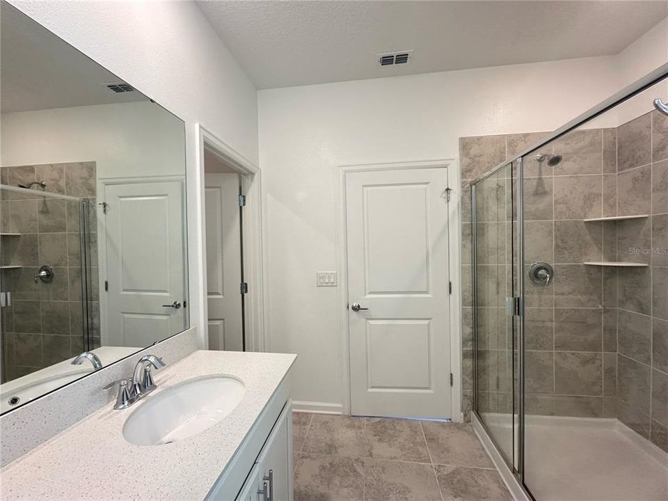 出租: $2,950 (4 贝兹, 3 浴室, 2492 平方英尺)