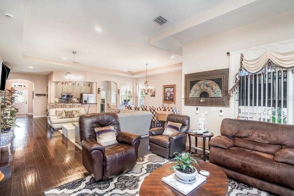 En Renta: $3,000 (3 camas, 2 baños, 2025 Pies cuadrados)