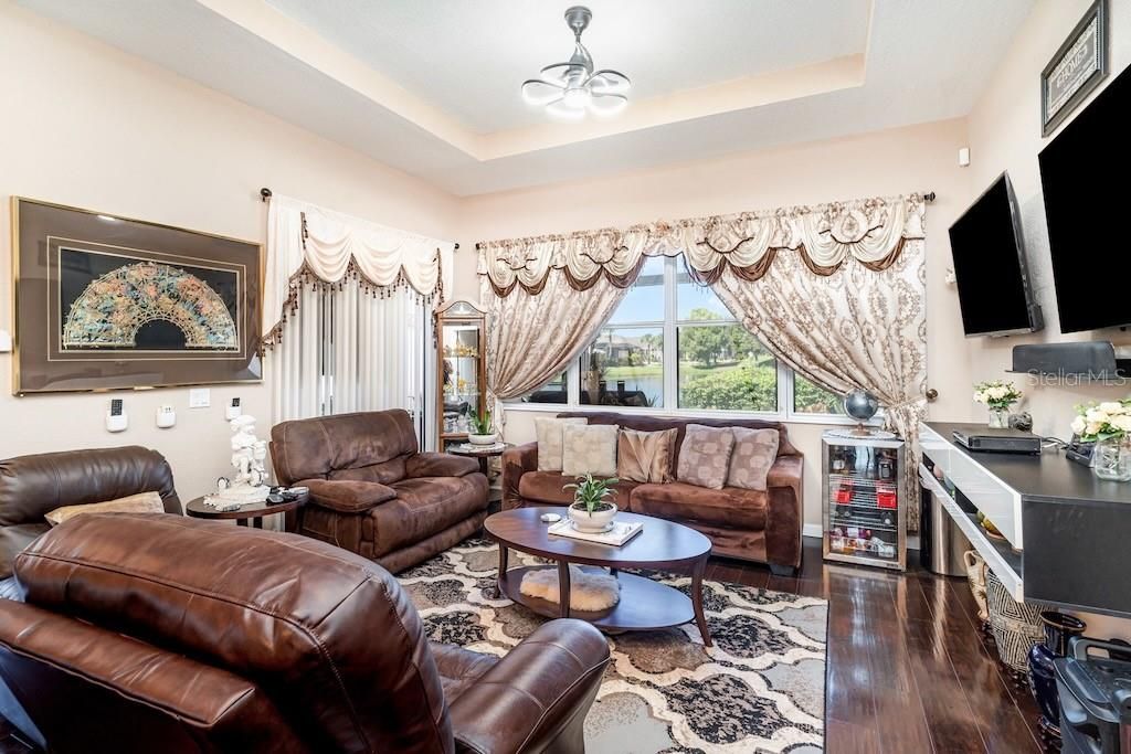 En Renta: $3,000 (3 camas, 2 baños, 2025 Pies cuadrados)