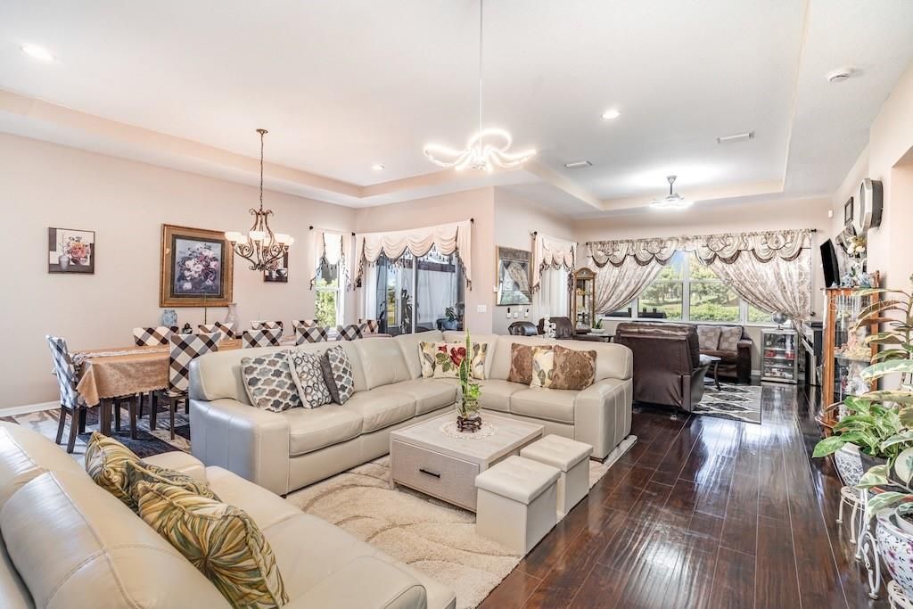 En Renta: $3,000 (3 camas, 2 baños, 2025 Pies cuadrados)