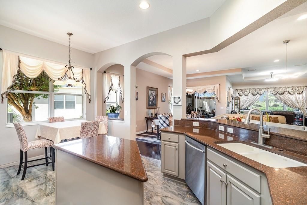 En Renta: $3,000 (3 camas, 2 baños, 2025 Pies cuadrados)