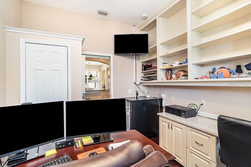 En Renta: $3,000 (3 camas, 2 baños, 2025 Pies cuadrados)