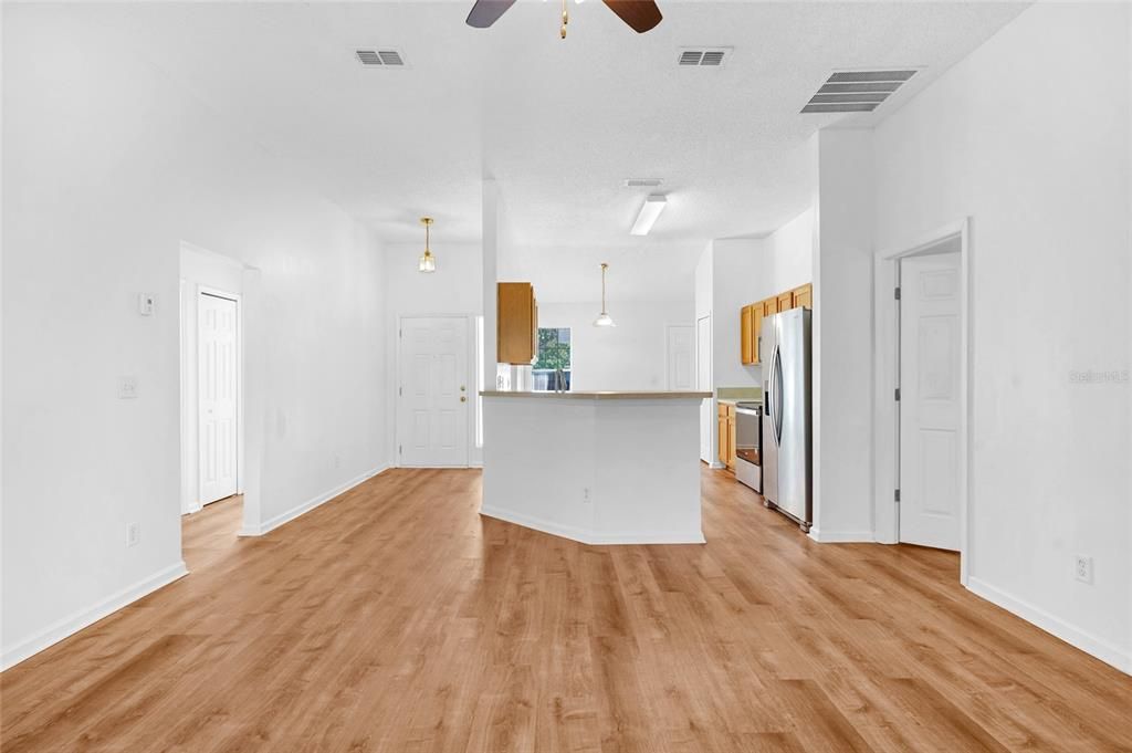 待售: $275,000 (3 贝兹, 2 浴室, 1257 平方英尺)