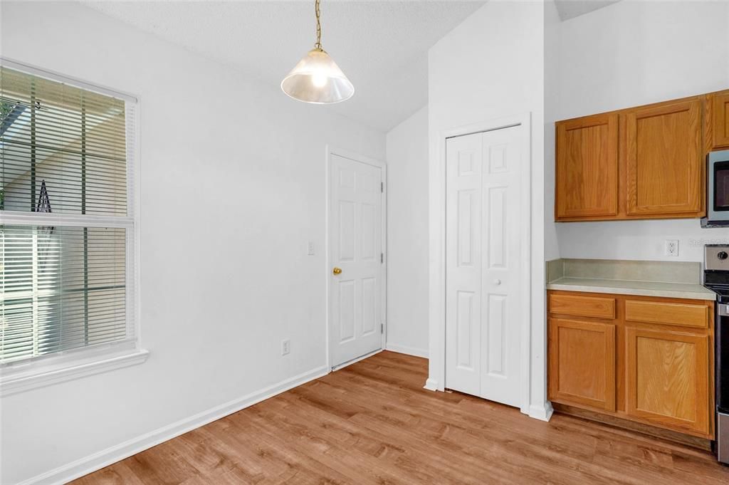 待售: $275,000 (3 贝兹, 2 浴室, 1257 平方英尺)