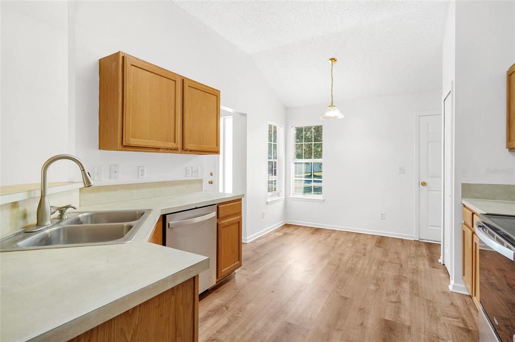 待售: $275,000 (3 贝兹, 2 浴室, 1257 平方英尺)