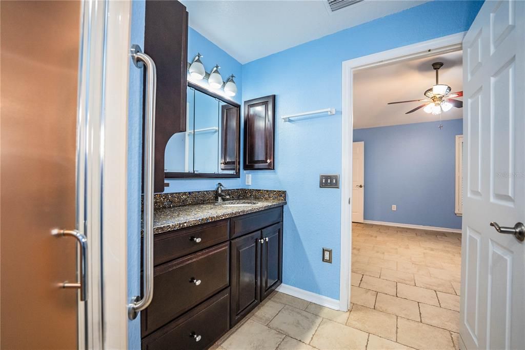 En Venta: $324,900 (3 camas, 2 baños, 1715 Pies cuadrados)