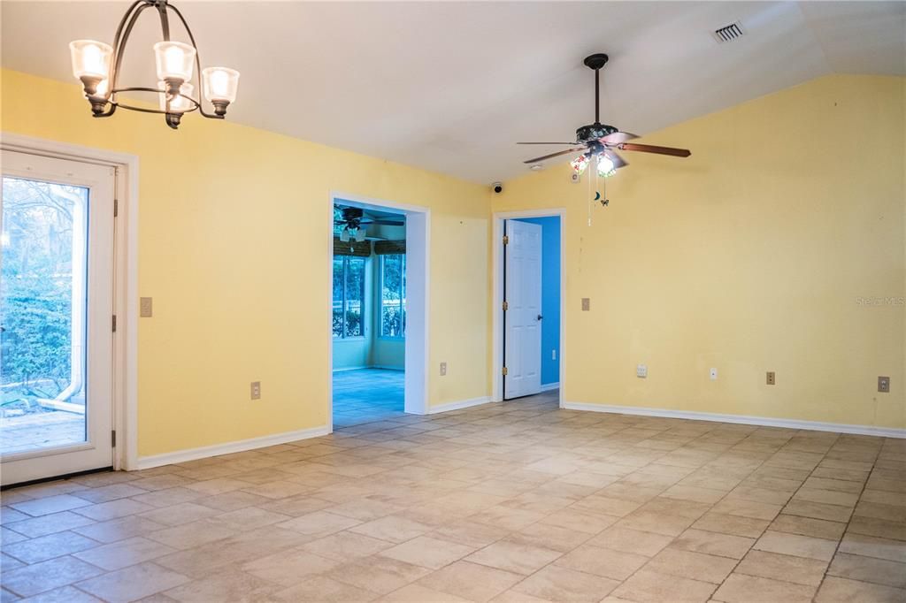 En Venta: $324,900 (3 camas, 2 baños, 1715 Pies cuadrados)