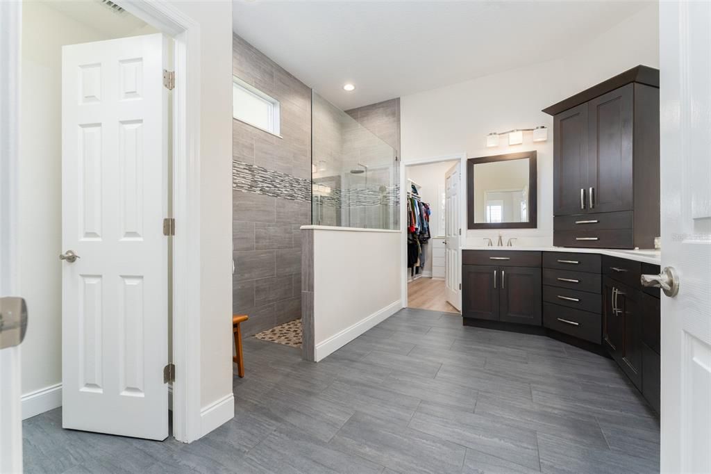 Active With Contract: $719,900 (4 beds, 3 baths, 2851 Square Feet)