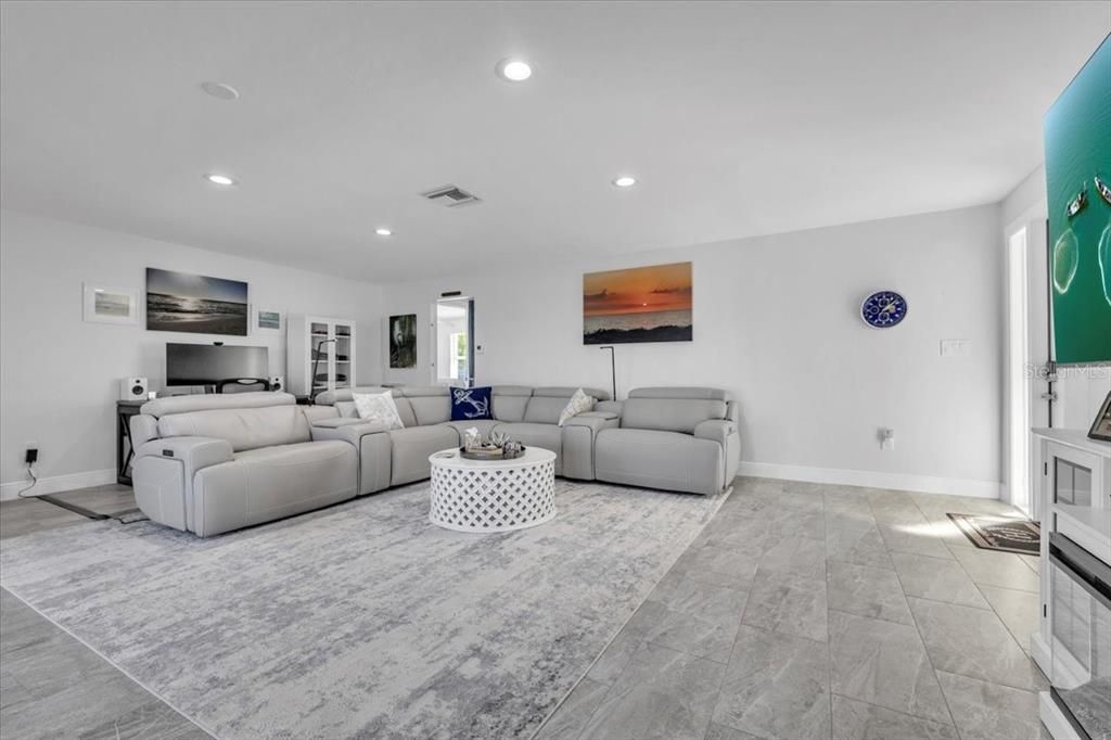 Active With Contract: $649,000 (3 beds, 2 baths, 1644 Square Feet)