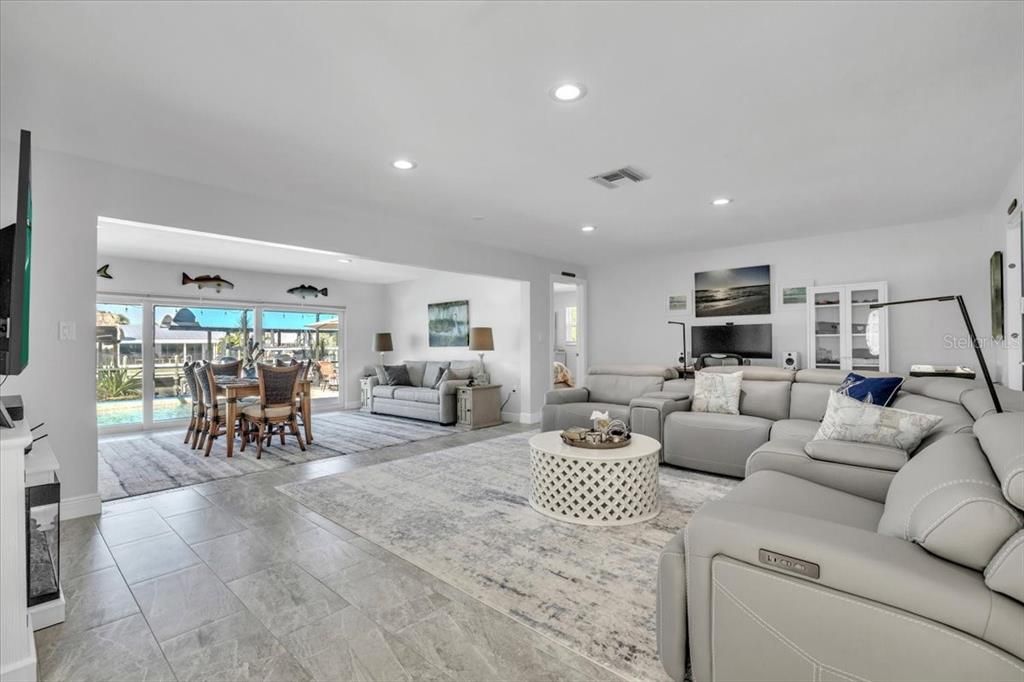 Active With Contract: $649,000 (3 beds, 2 baths, 1644 Square Feet)