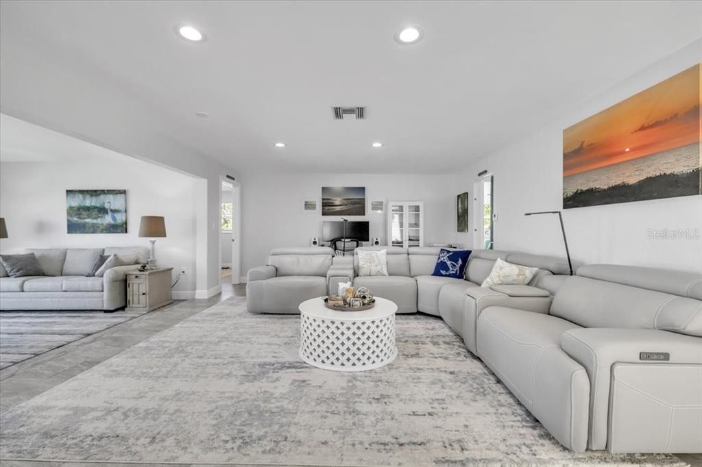 Active With Contract: $649,000 (3 beds, 2 baths, 1644 Square Feet)