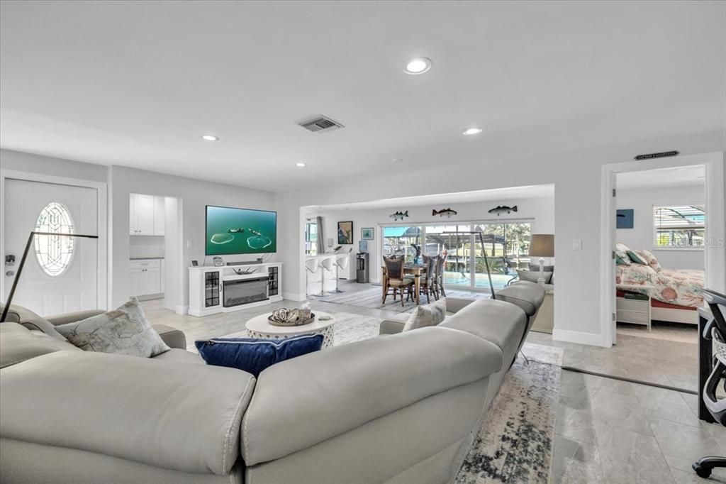 Active With Contract: $649,000 (3 beds, 2 baths, 1644 Square Feet)