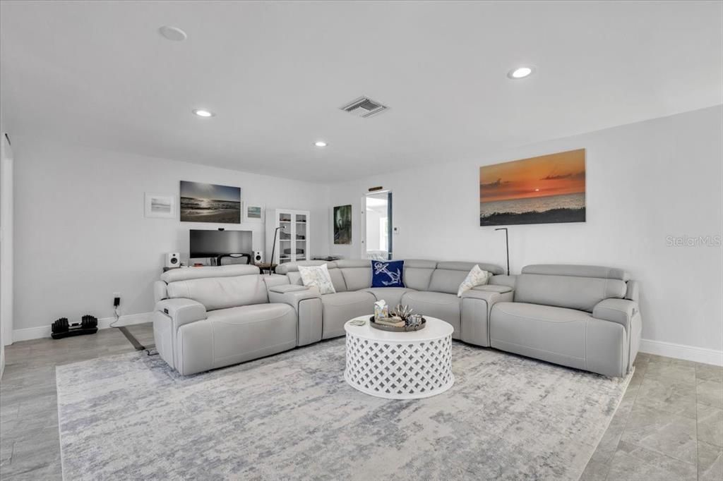 Active With Contract: $649,000 (3 beds, 2 baths, 1644 Square Feet)