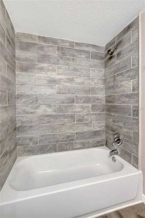 合同活跃: $285,000 (3 贝兹, 1 浴室, 1008 平方英尺)